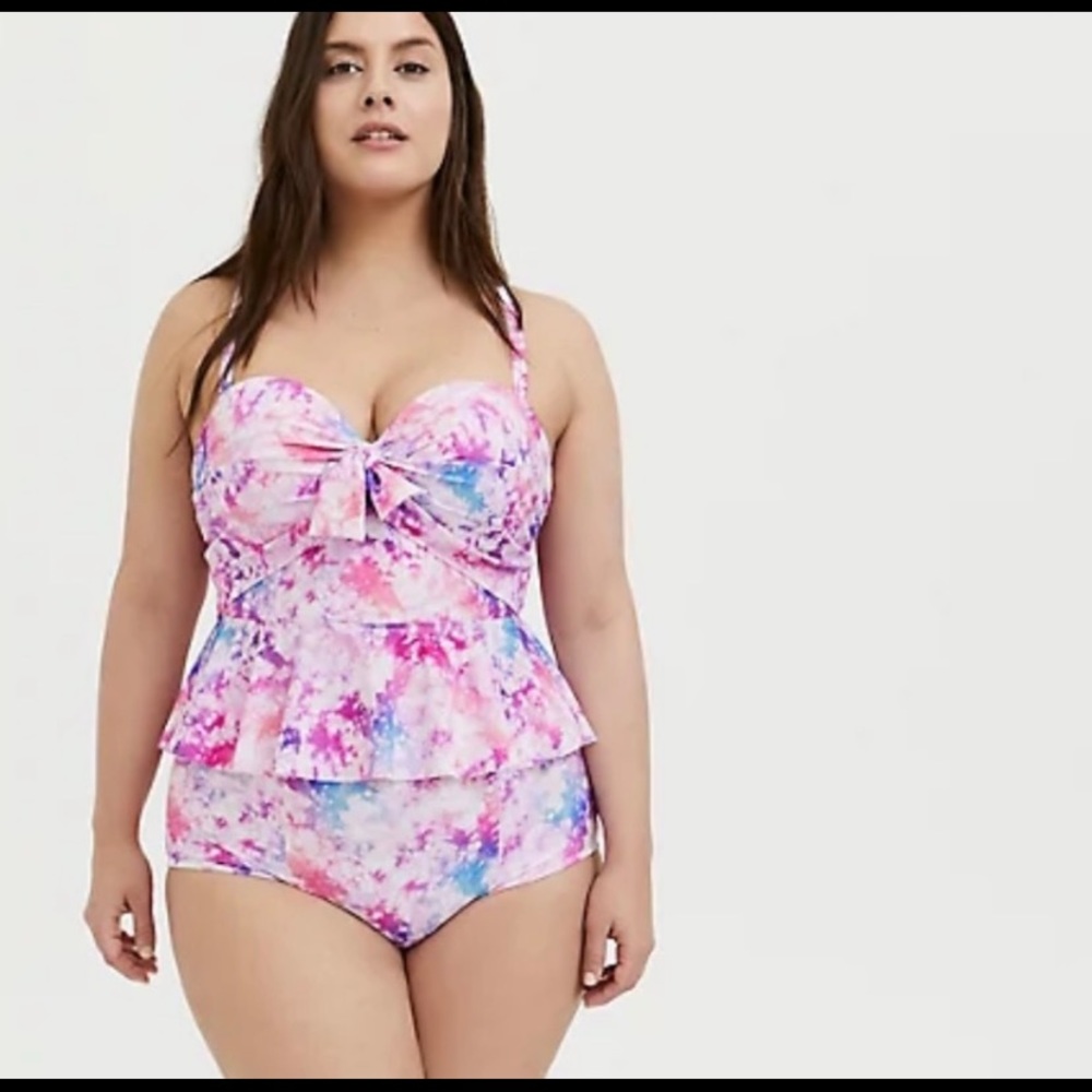NWT Torrid tie-dye peplum swim set. 1X/2X